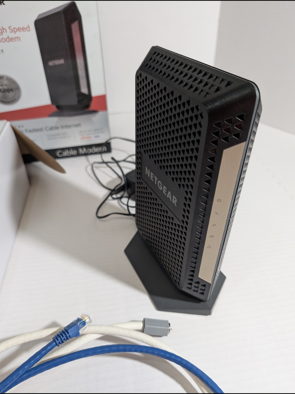 NETGEAR CM1000 Ultra-High Speed Cable Modem - Picture 4 of 7